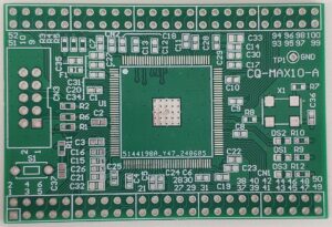 MAX10を搭載するFPGAボードを設計する